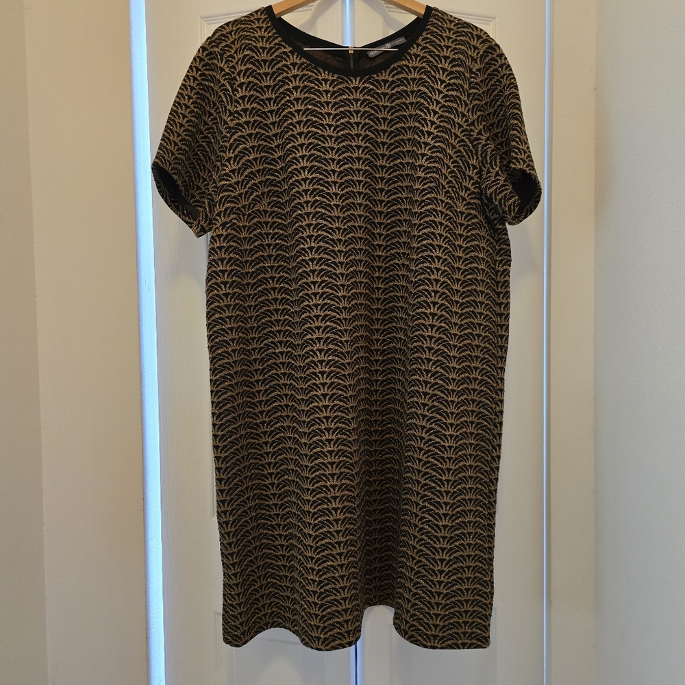 Black and Gold Short Sleeve Patterned Dress
